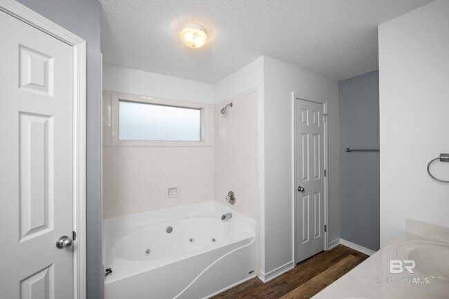 Building Photo - 7684 Avery Ln