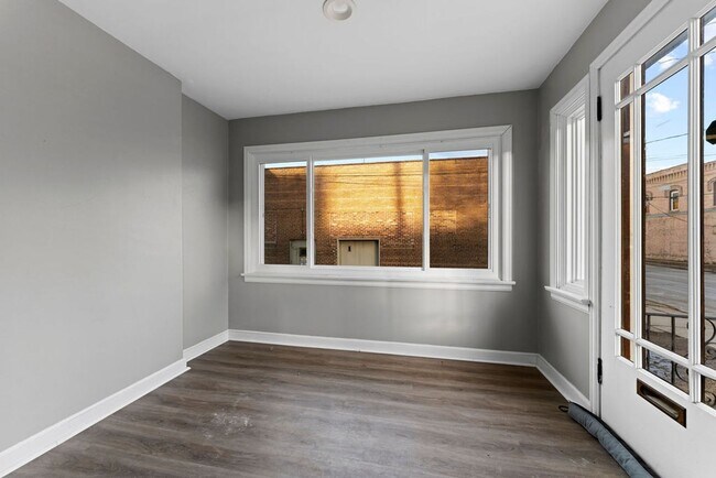 Building Photo - 212 W 8th Ave