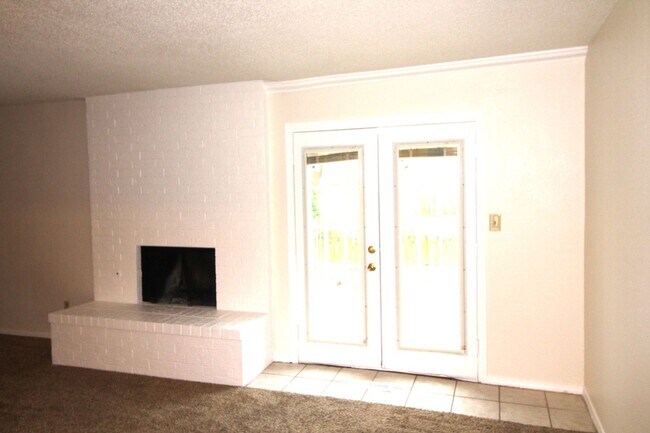 Building Photo - 1712 Jennifer Cir