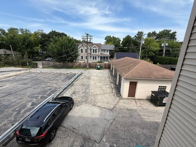 Building Photo - 1046 Chicago Ave