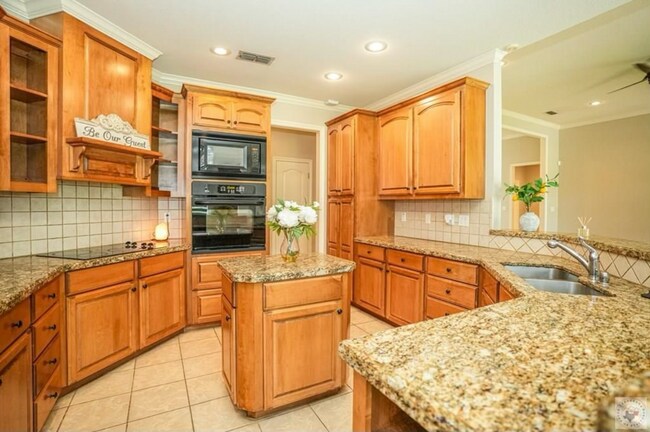 Building Photo - Beautiful, Spacious 4 bedroom Home for Rent!