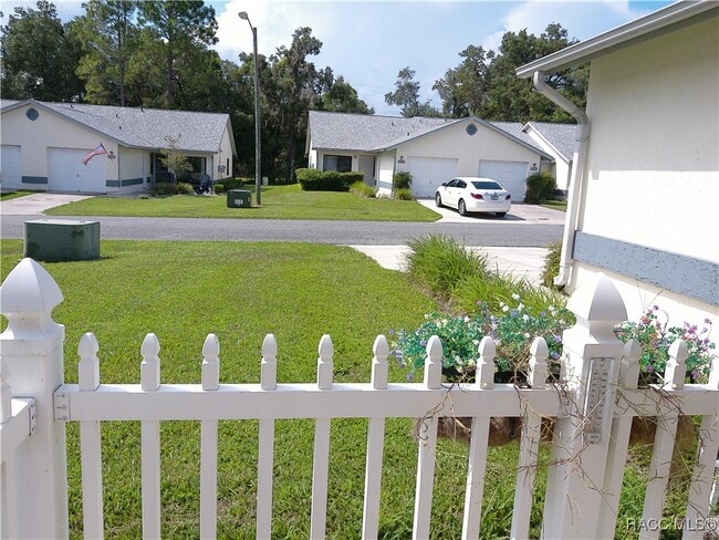 Building Photo - 1870 Arrowwood Ln