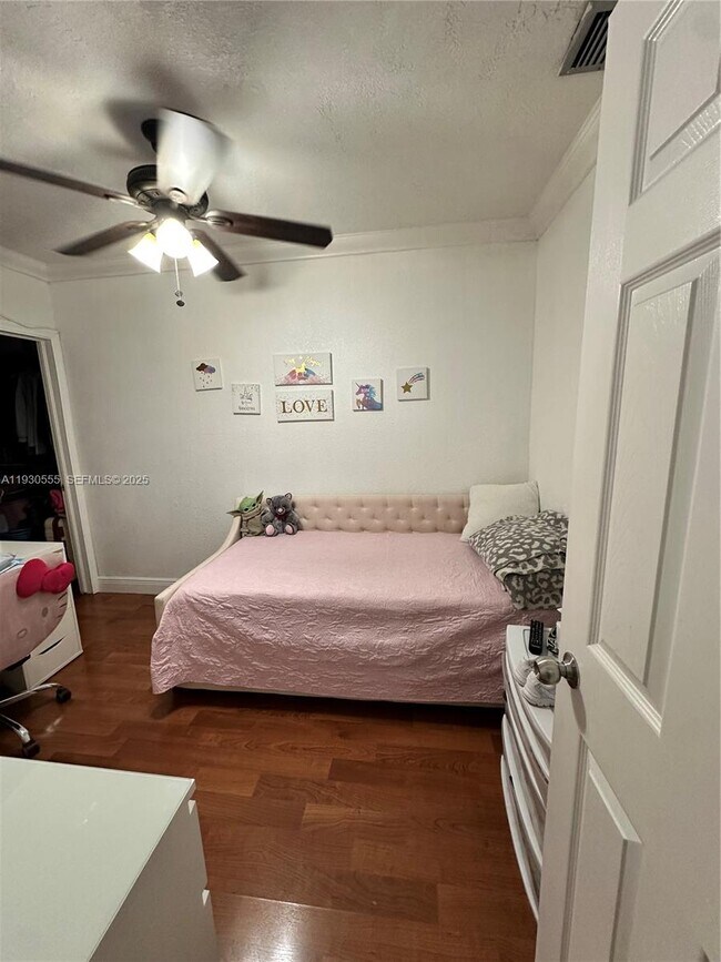 Building Photo - 5010 E 1st Ave