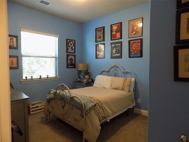 Building Photo - 2440 Vaquero Ln