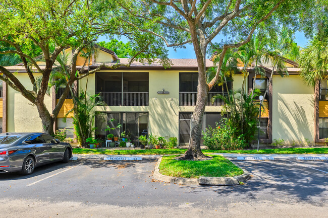 Building Photo - 4527 Carambola Cir S