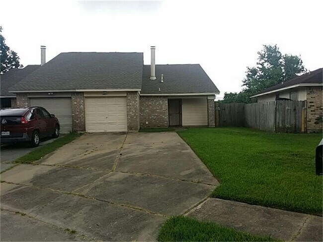 Primary Photo - 3 bedroom, 2 bath Duplex to Make Home