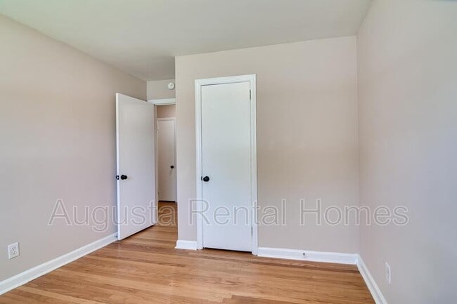 Building Photo - 2004 Shark Dr