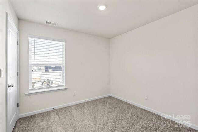 Building Photo - 1339 37th Ave Lane NE