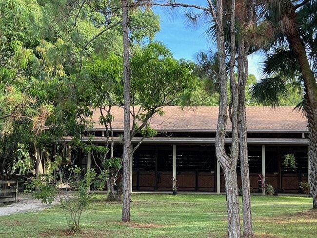 Building Photo - 1711 Stallion Dr