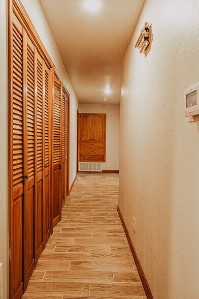 Hallway - 5331 Indian Hill Rd