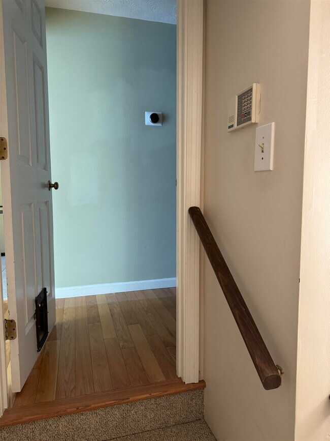 Building Photo - 16 High Bridge Hl