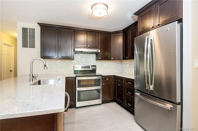 Building Photo - 96 Molly Pitcher Ln