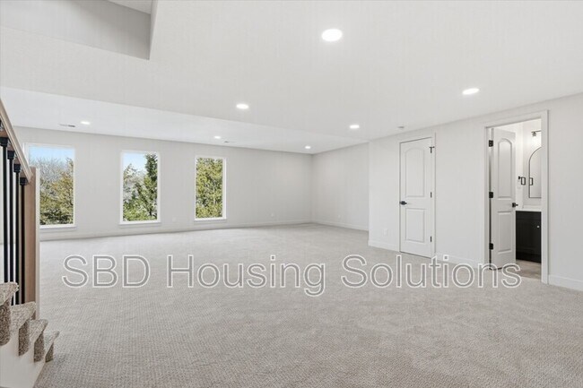 Building Photo - 1412 NE Ernest Way