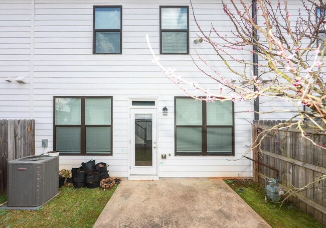 Building Photo - 7 Steelwood Ct