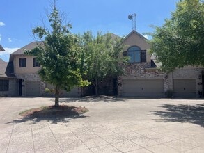 Building Photo - 2624 S Everest Ave