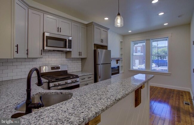 Building Photo - 537 N Plum St