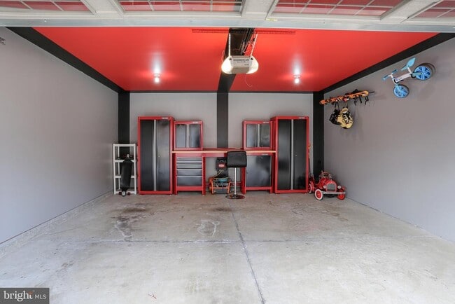 Building Photo - 5 Vista Cir