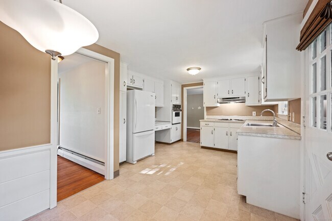 Building Photo - 135 Brookside Rd