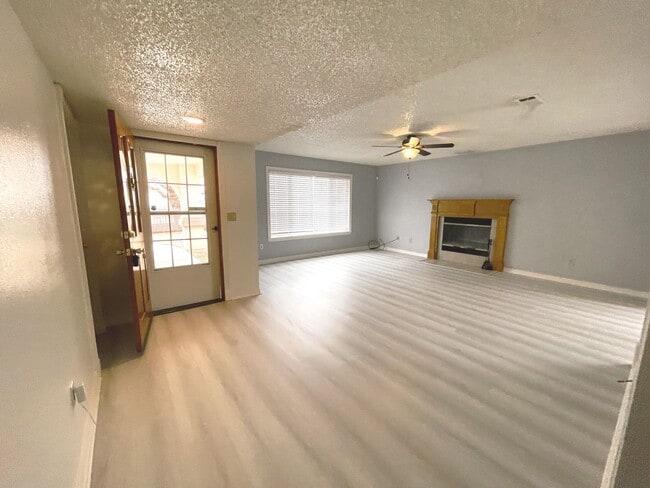 Building Photo - The "Staycation" Vibe