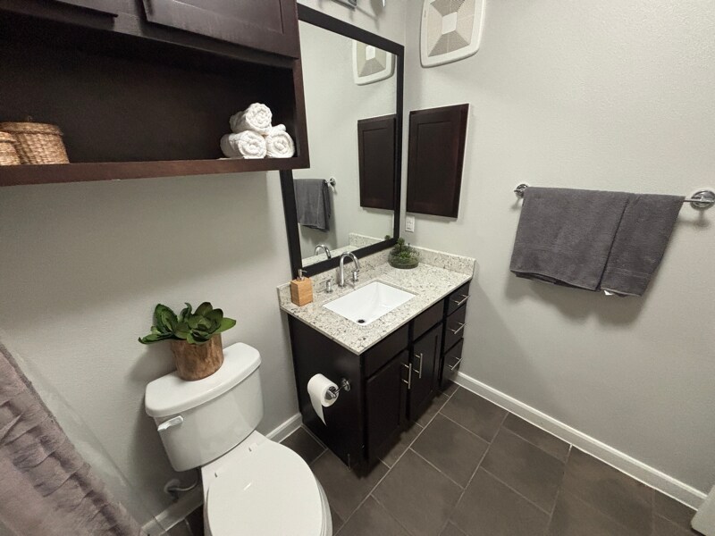 Building Photo - 4300 Cromwell Dr