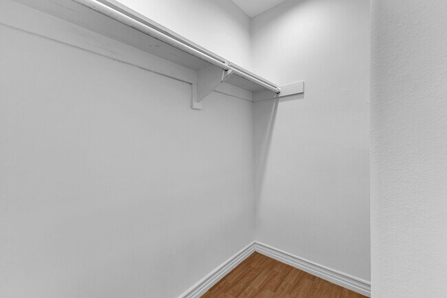 Building Photo - 72592 Edgehill Dr