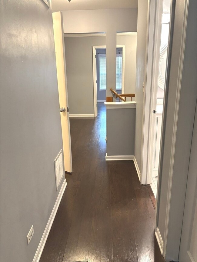 Building Photo - 549 Springbrook Trail N