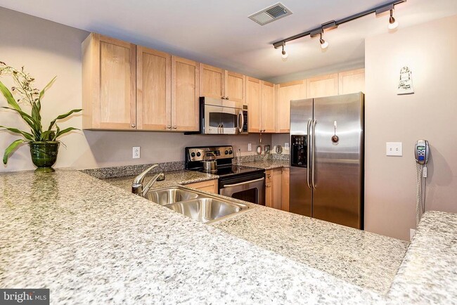 Building Photo - 777 7th St NW