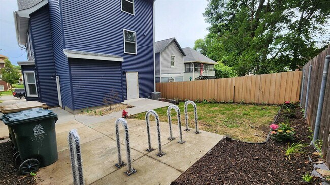 Building Photo - 908 E Gorham St