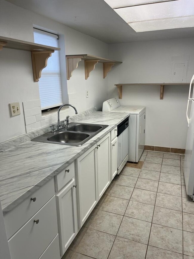 Building Photo - 2420 Lemon Tree Ln