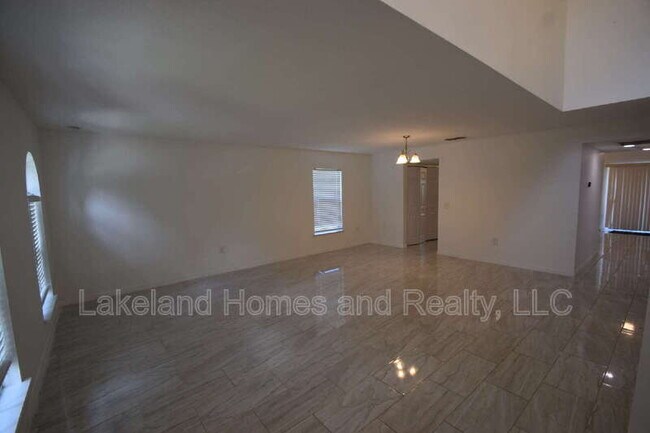 Building Photo - 5123 Spanish Oaks Dr