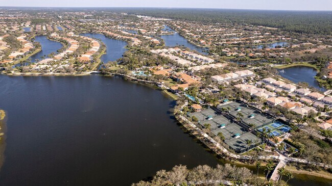 Building Photo - ** ISLAND WALK ** 3 BED + DEN / 2.5 BATH -...