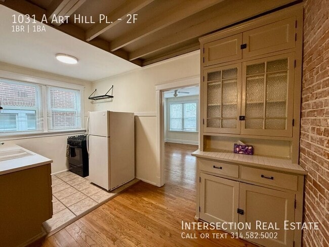 Building Photo - 1031 Art Hill Pl