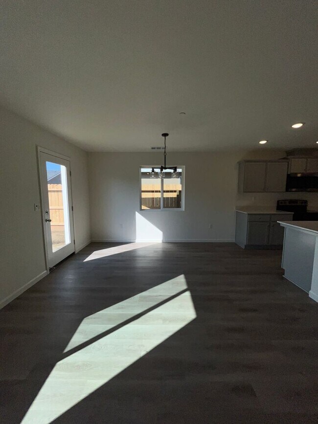 Building Photo - Brand new built! Available Now!