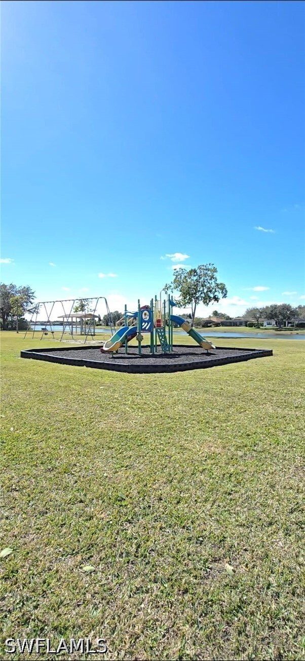 Building Photo - 687 Grove Dr