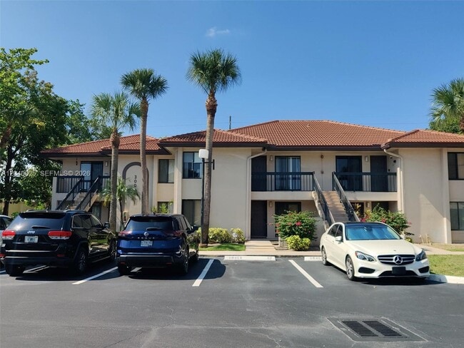 Building Photo - 300 E Club Cir