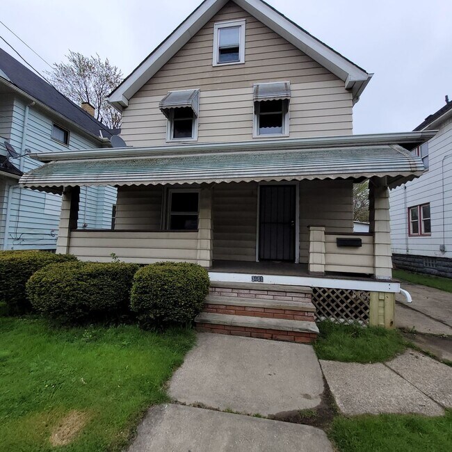 Primary Photo - Single Family Home 3 beds 1 bath FOR RENT!