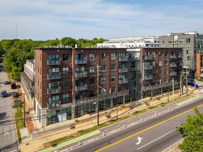 Building Photo - 764 Memorial Dr SE