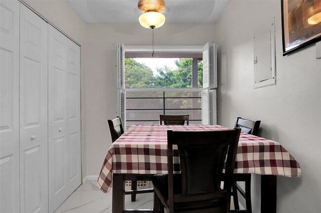 Building Photo - 260 NW 76th Ave