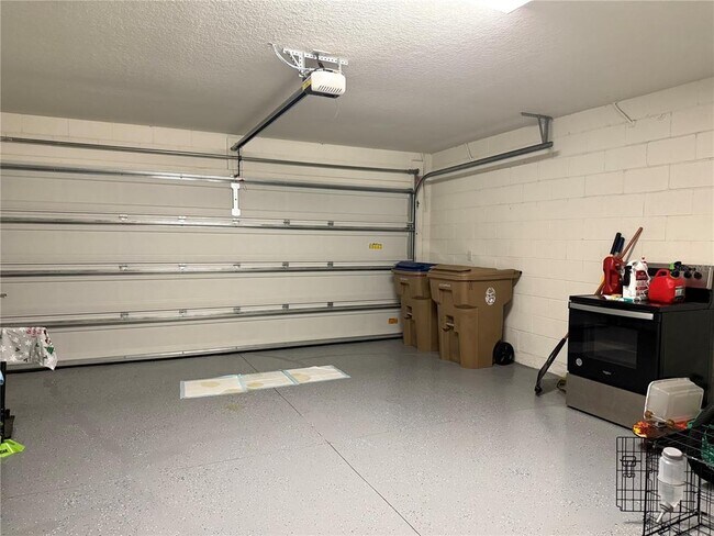 Building Photo - 925 Overpool Ave