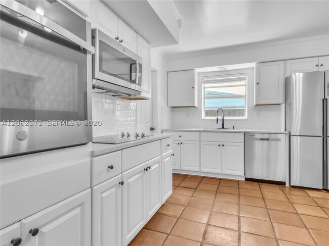 Building Photo - 10015 SW 85th St