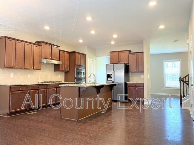 Building Photo - 912 Rose Way