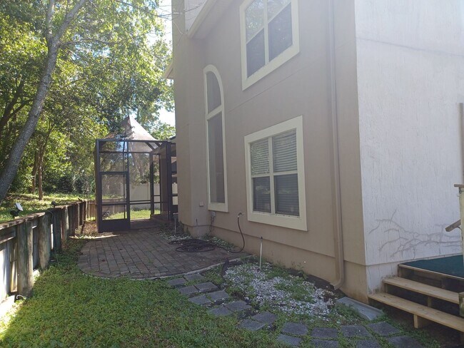 Building Photo - Gorgeous 3 BR 2 BA Lake View Rental