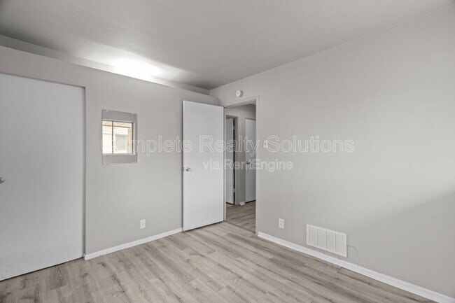 Building Photo - 10769 Spring Garden Dr