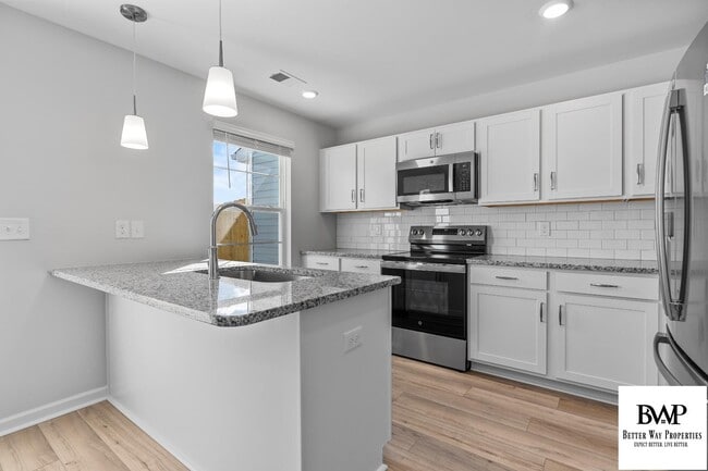 Building Photo - 1050 Astoria Dr