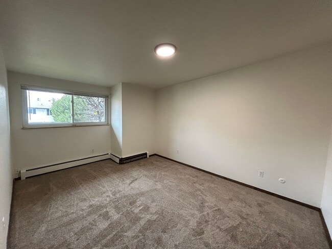 Building Photo - Charming Loveland Home with Lake Views