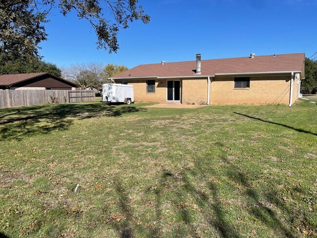 Building Photo - 229 Travis Ln