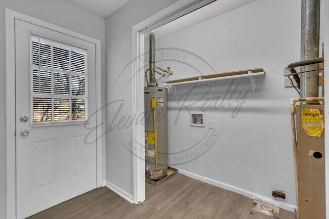 Building Photo - Affordable 2BR Ranch Duplex in N. Columbia — Move-In Special!