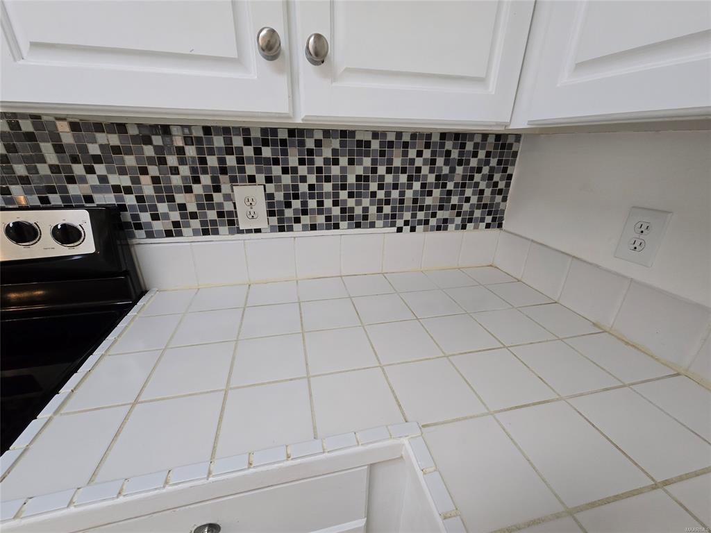 Building Photo - 5825 Portsmouth Dr