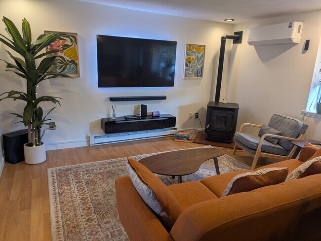 Building Photo - 159 Maverick St