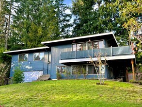 Building Photo - Spacious Cherry Crest Home with Exceptional Natural Light & Privacy